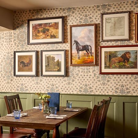 The Lion Inn 윈치콤 외부 사진